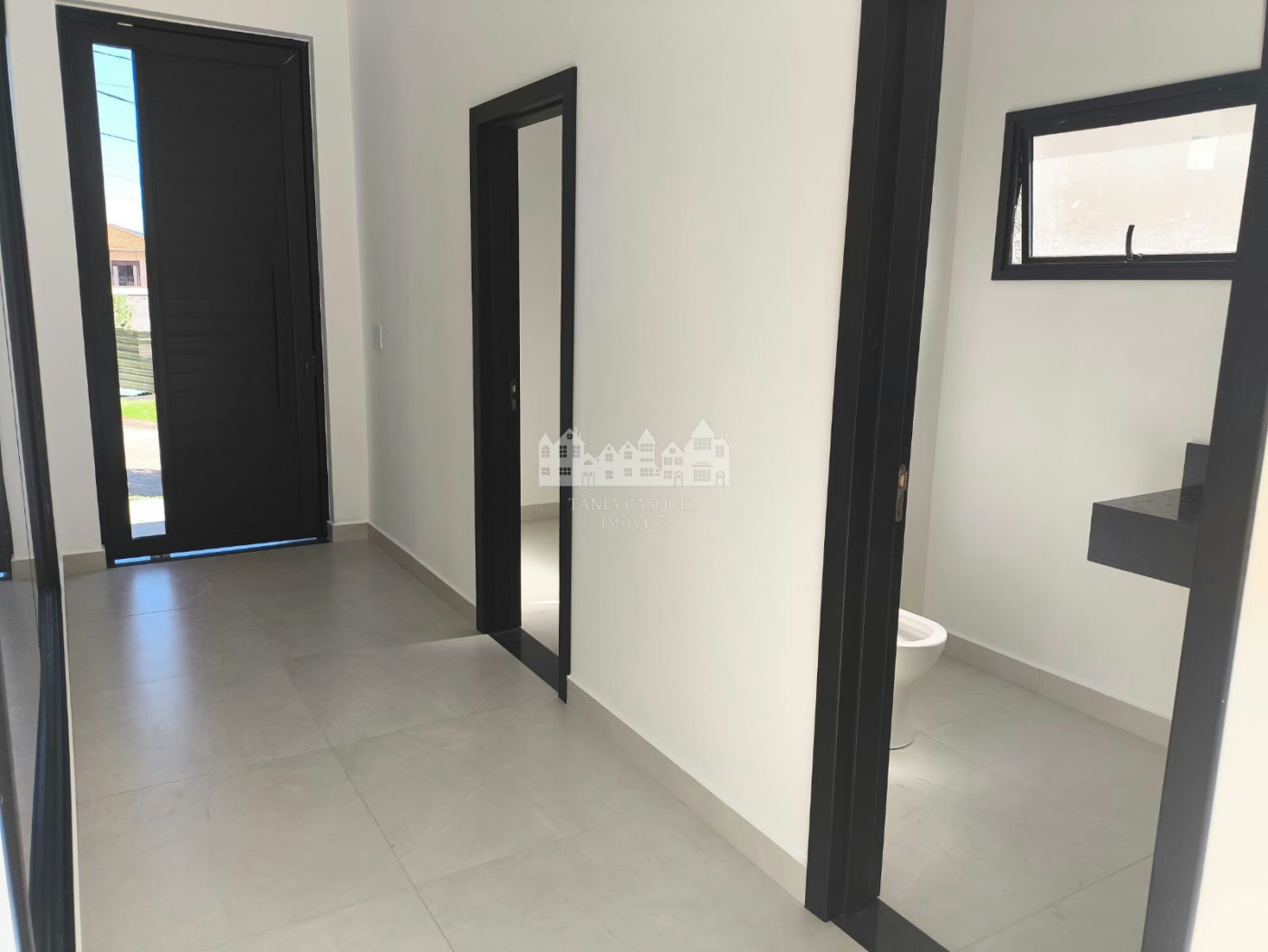 Casa à venda com 5 quartos, sendo 3 suítes, no condomínio Figueira Garden, Atibaia - SP