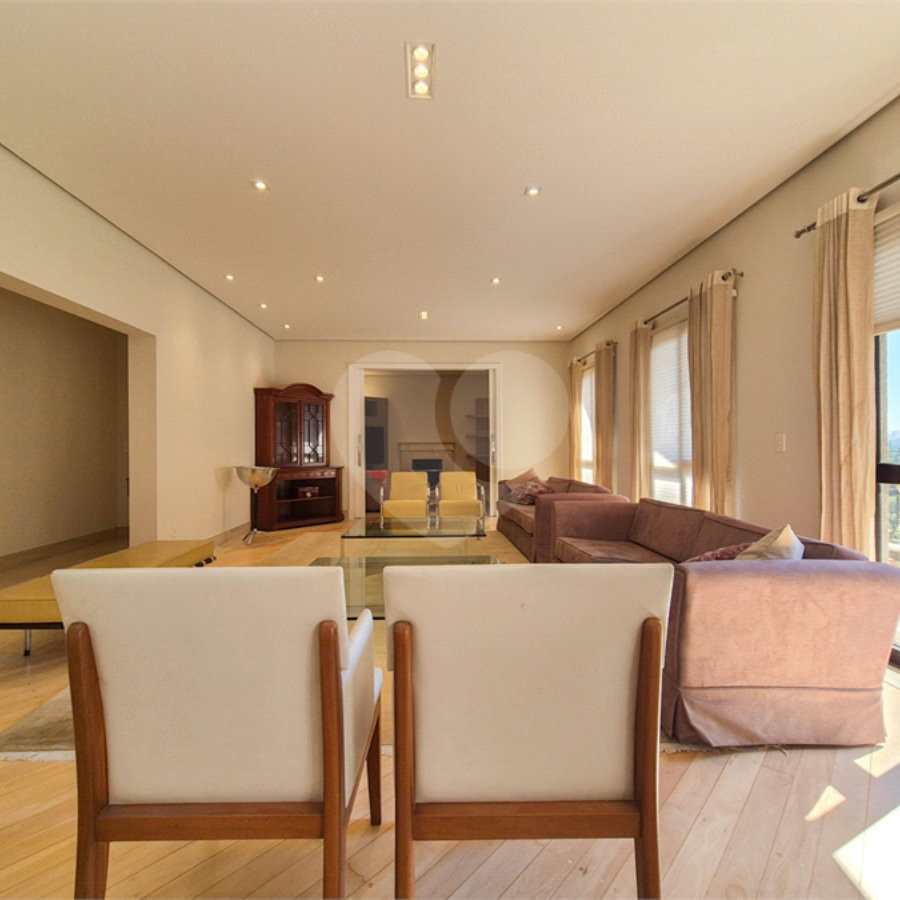Apartamento à venda ou para alugar com 4 quartos, sendo 3 suítes, em Moema, São Paulo, SP
