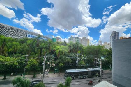 Sala comercial em frente ao Allianz Parque