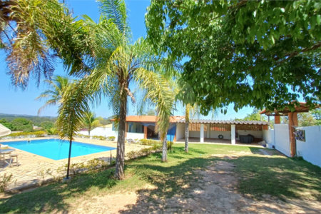 Casa à venda com 3 quartos, sendo 1 suíte,  no condomínio Santa Inês, Itu - SP