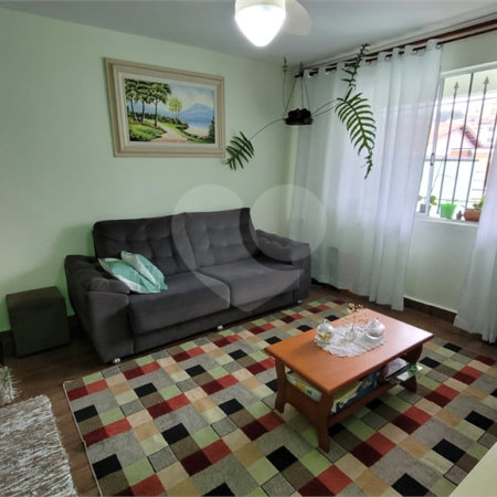 Casa à venda com 4 quartos, sendo 1 suíte, em Parque Maria Domitila, São Paulo, SP