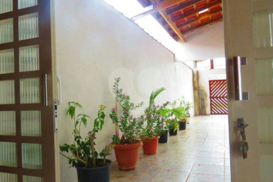 Casa Térrea à venda com 3 quartos, sendo 1 suíte, em Loteamento Bosque dos Guanandis, Caraguatatuba, SP