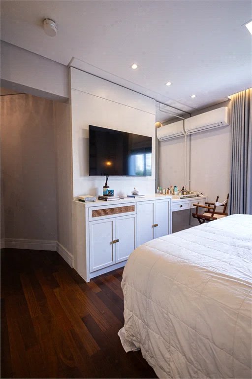 Apartamento à venda com 5 quartos, sendo 4 suítes, em Parque Reboucas, São Paulo, SP