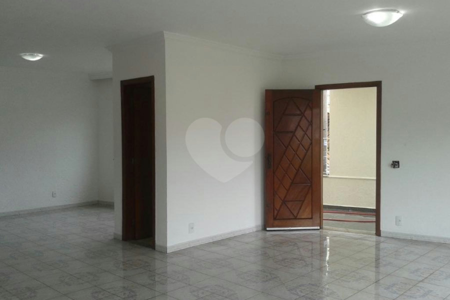 Sobrado à venda com 3 quartos, sendo 1 suíte, em Tremembé, São Paulo, SP