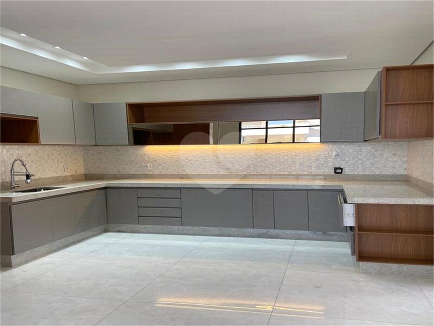 Casa à venda com 3 suítes no condomínio Residencial Maria Dulce, Indaiatuba - SP