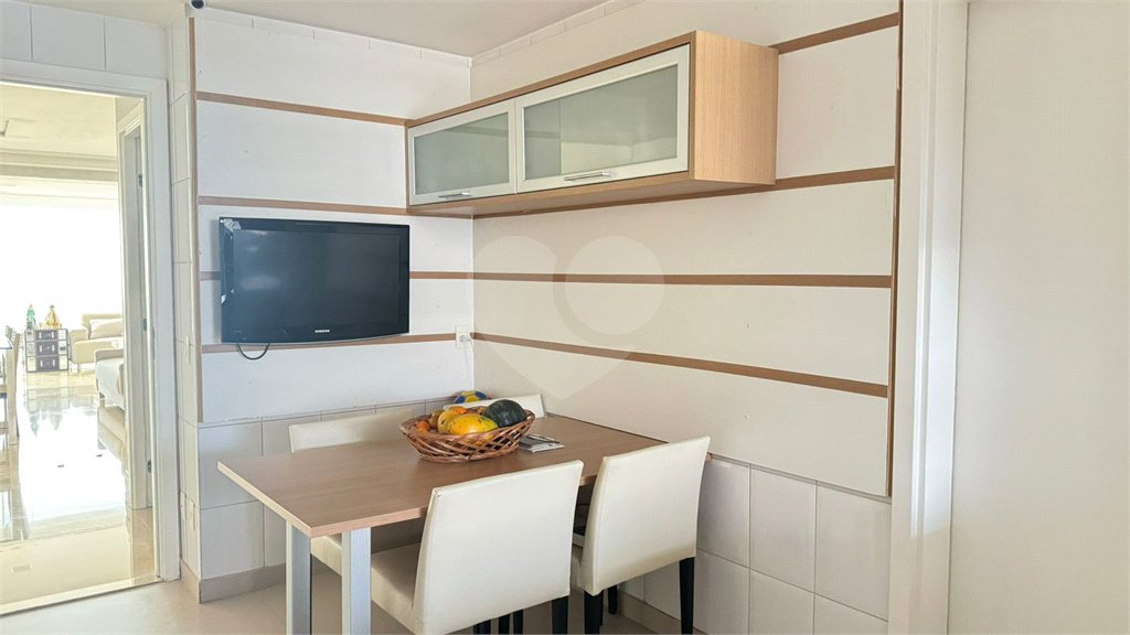 Apartamento à venda com 3 suítes em Moema, São Paulo, SP