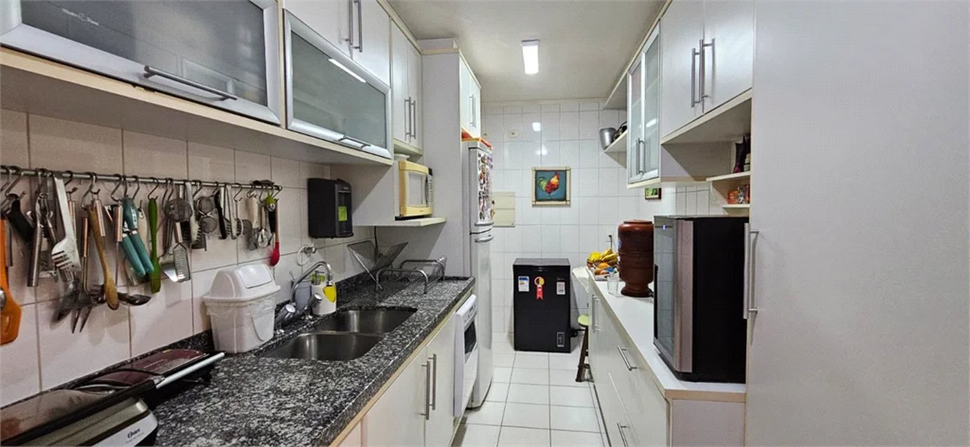Apartamento à venda com 3 quartos, sendo 2 suítes, em Pinheiros, São Paulo, SP