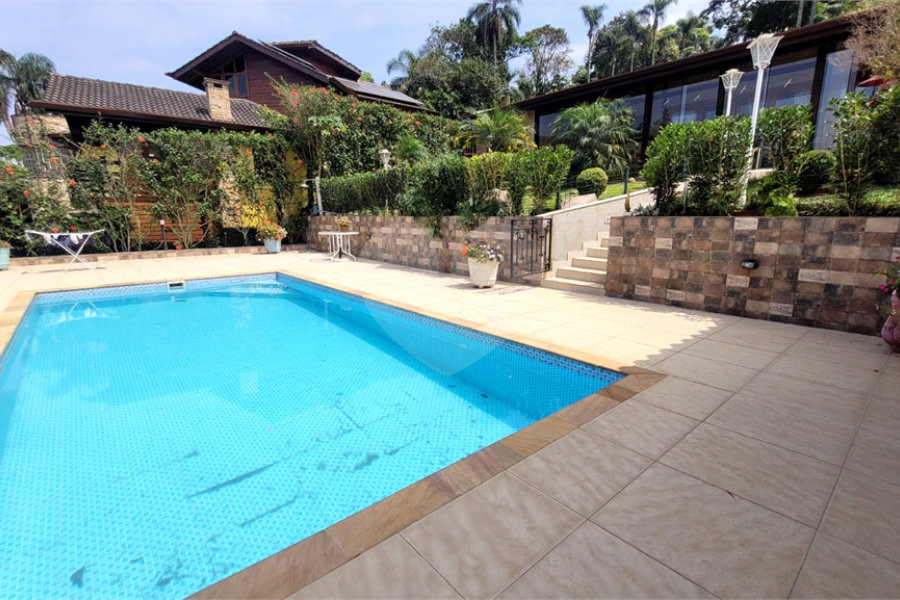 Casa à venda com 3 quartos, sendo 1 suíte, no condomínio Associação Reserva das Hortênsias, Mairiporã - SP