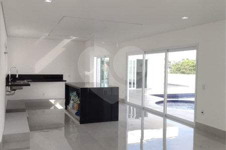 Casa à venda com 4 suítes no condomínio Estância Marambaia, Vinhedo - SP
