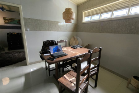 Casa à venda com 4 quartos, sendo 2 suítes, no Centro, Santa Cruz Cabrália, BA