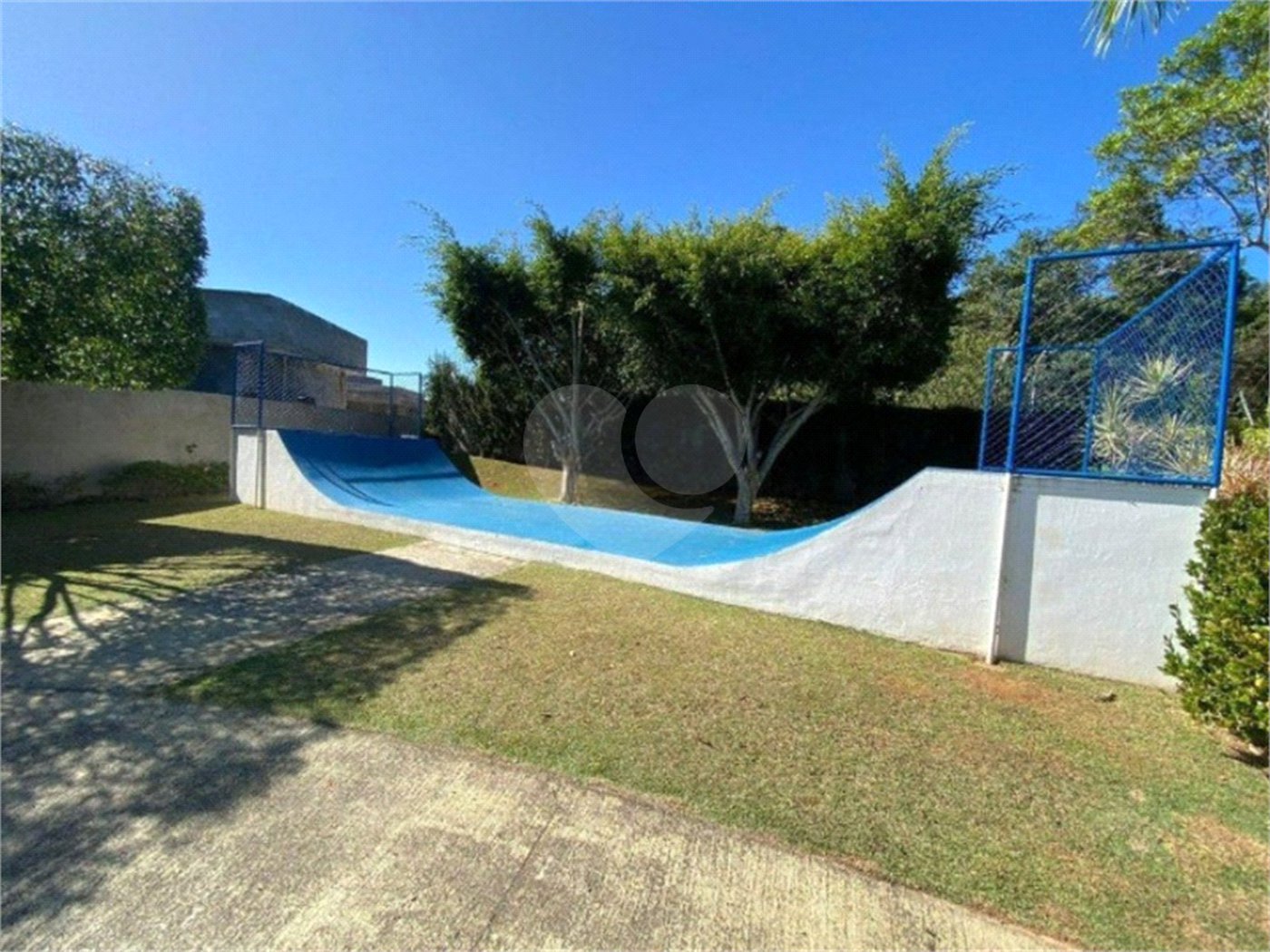 Casa à venda com 4 quartos, sendo 2 suítes, no condomínio Terras de Santa Adélia, Vargem Grande Paulista - SP