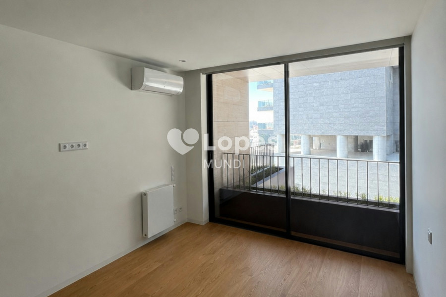 Apartamento T4 à venda em Lordelo do Ouro, Porto, Portugal – 240 m²