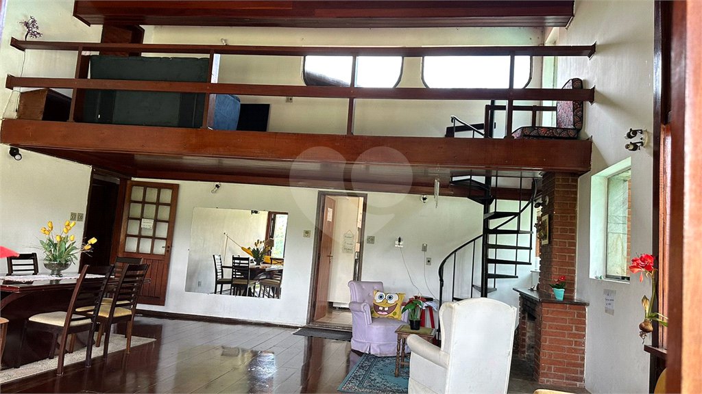 Casa à venda com 8 quartos, sendo 4 suítes, em Eldorado, Diadema, SP