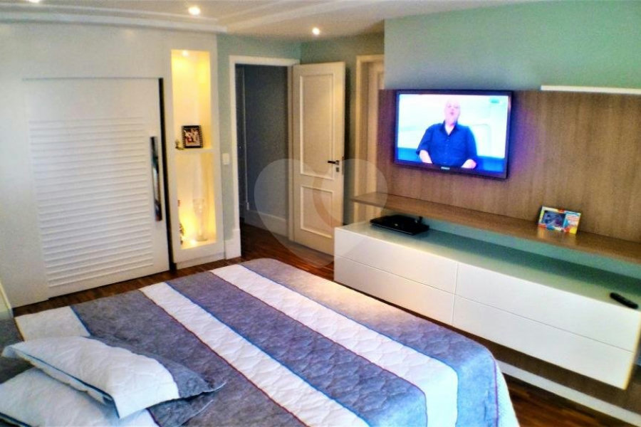 Casa à venda com 5 suítes no condomínio Travessa Tenente Ariston de Oliveira,4, São Paulo - SP