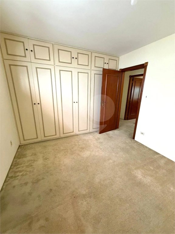 Sobrado à venda com 5 quartos, sendo 3 suítes,  em Jardim Leonor, São Paulo, SP