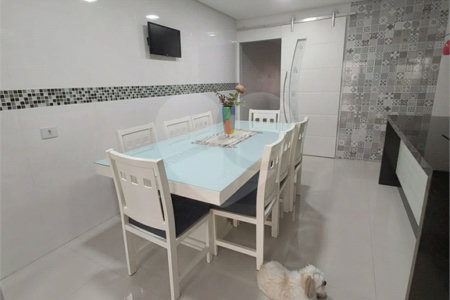 Sobrado à venda com 3 quartos, sendo 1 suíte, em Vila Nova Socorro, Mogi das Cruzes, SP