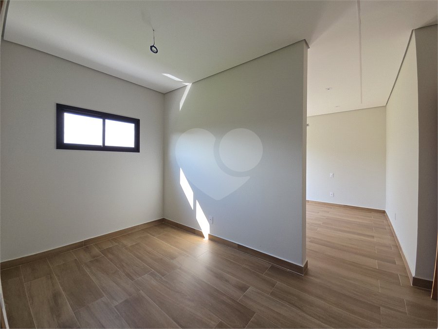 Casa à venda com 4 quartos, sendo 3 suítes, no condomínio Village Ipanema 2, Araçoiaba da Serra - SP