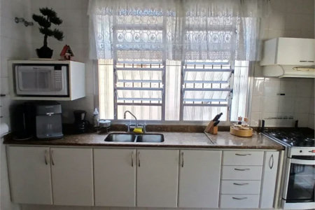 Sobrado à venda com 4 quartos, sendo 2 suítes,  em Jardim Leonor, São Paulo, SP