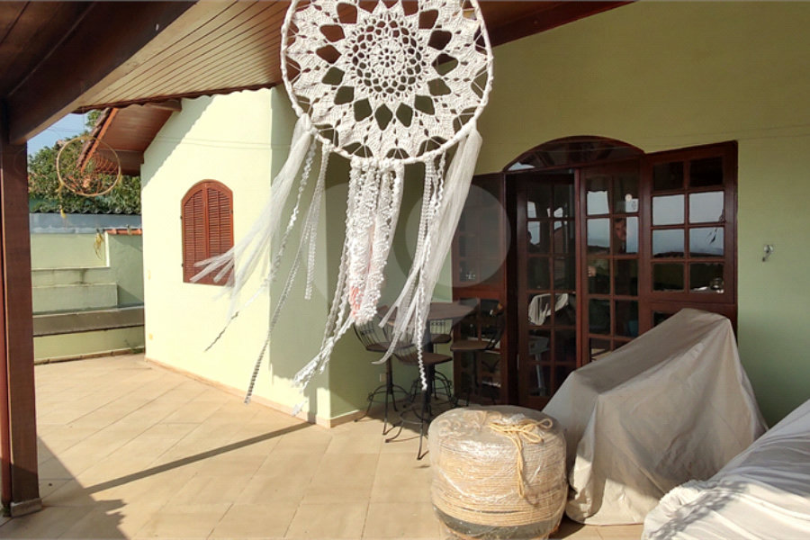 Casa à venda com 3 quartos, sendo 1 suíte, no Centro, Extrema, MG