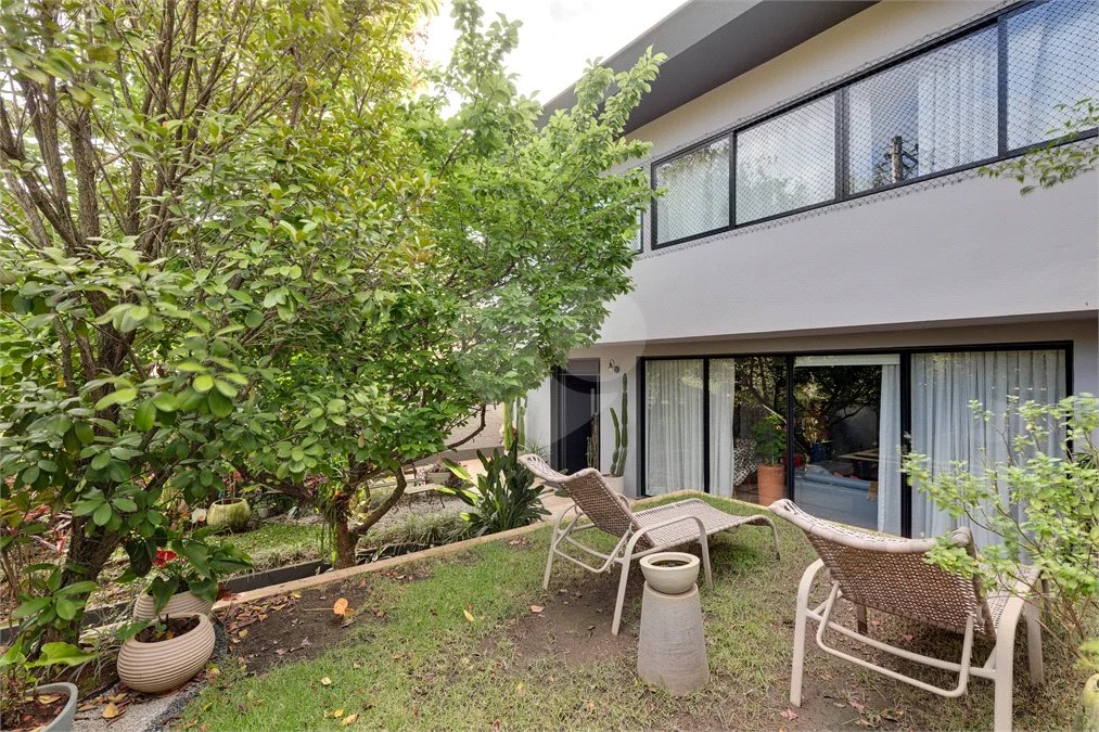 Casa à venda com 4 suítes em Granja Julieta, São Paulo, SP