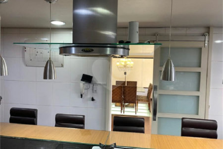 Sobrado à venda ou para alugar com 5 quartos, sendo 2 suítes, em Campo Belo, São Paulo, SP