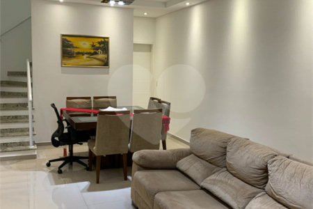 Sobrado à venda com 3 quartos, sendo 1 suíte,  em Vila Gumercindo, São Paulo, SP