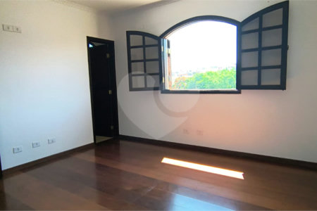 Sobrado à venda com 3 quartos, sendo 2 suítes, em Jardim Ivana, São Paulo, SP