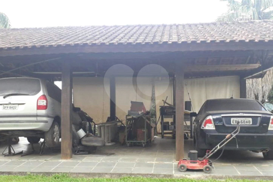 Casa à venda com 4 quartos, sendo 2 suítes, no condomínio Gleba II, Mairiporã - SP