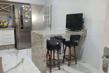 Sobrado à venda com 3 quartos, sendo 1 suíte, em Chora Menino, São Paulo, SP