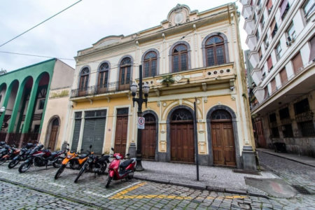 Prédio Comercial de Grande Porte no Centro Histórico de Santos para Venda Ou Aluguel