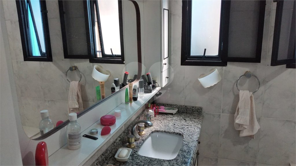 Sobrado à venda com 4 quartos, sendo 2 suítes, em Horto, São Paulo, SP