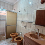 Casa para alugar com 3 quartos, sendo 1 suíte, no condomínio Santa Mônica, Atibaia - SP