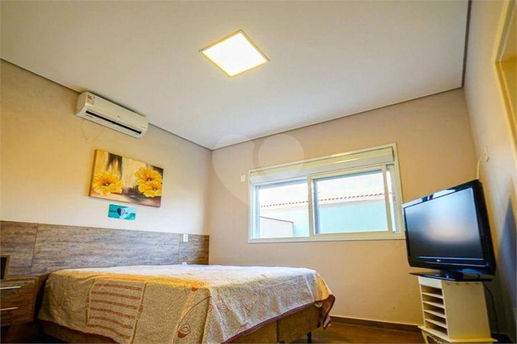 Casa à venda com 4 quartos, sendo 2 suítes, no condomínio Residencial Jardim Primavera, Louveira - SP
