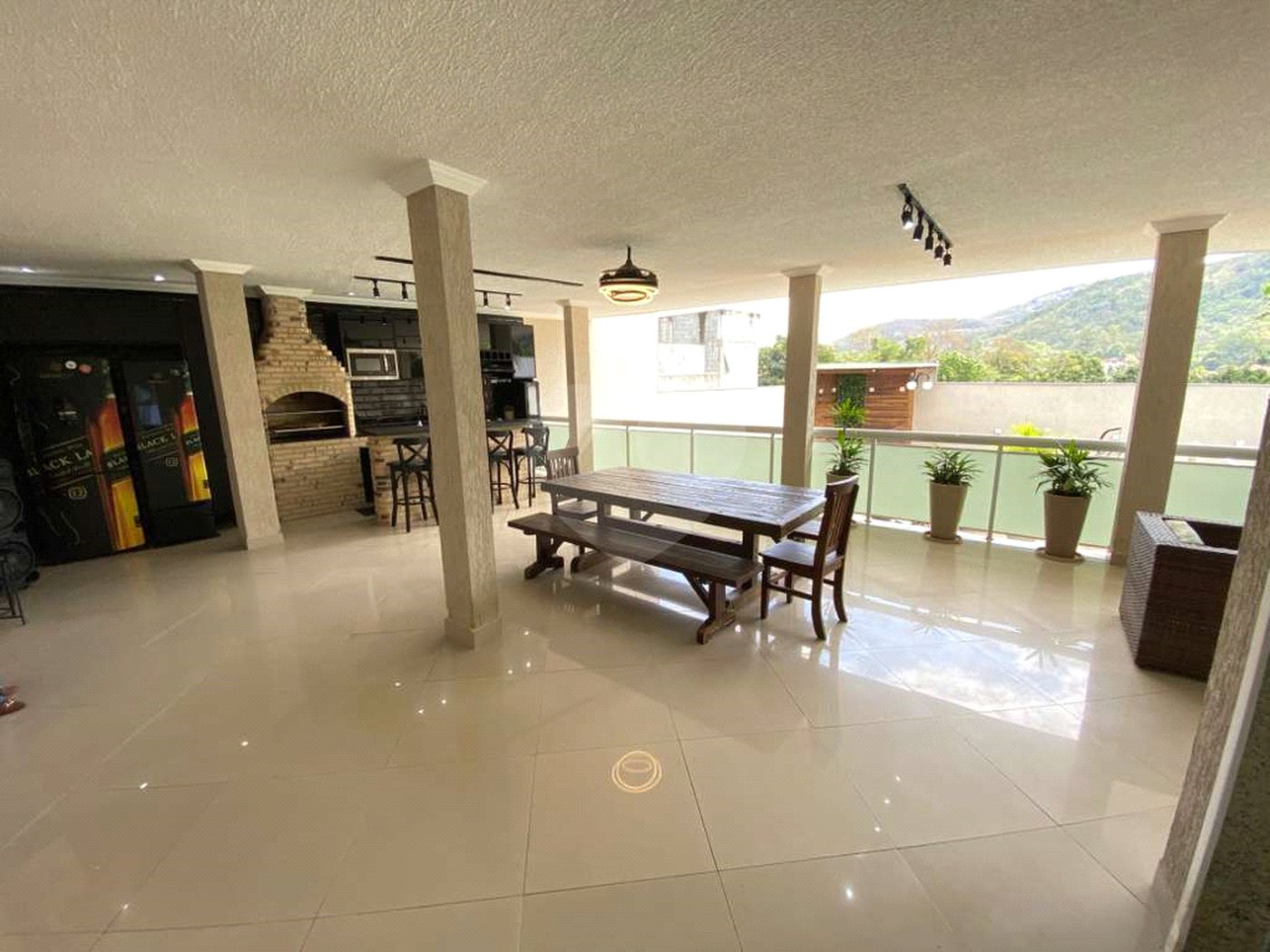 Casa à venda com 5 quartos, sendo 4 suítes, no condomínio Mansões da Prata, Rio de Janeiro - RJ