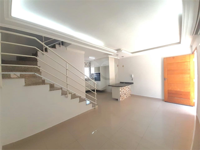 Casa à venda com 3 quartos, sendo 1 suíte,  no condomínio Apeu, São Paulo - SP