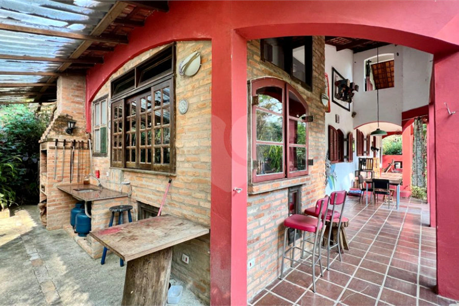 Casa à venda com 4 quartos, sendo 1 suíte, em Serra da Cantareira, Mairiporã, SP