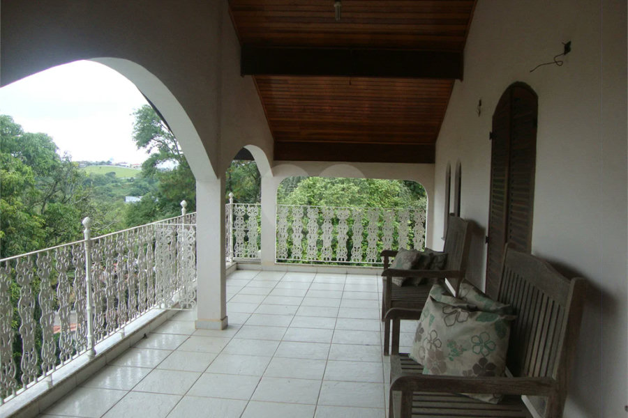 Chácara à venda com 5 quartos, sendo 2 suítes, em Jardim Arujá, Arujá, SP