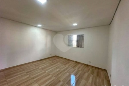 Casa com 200m² , 5 dormitórios , sendo 1 suíte , 3 vagas de garagem , à venda em Guarulhos.