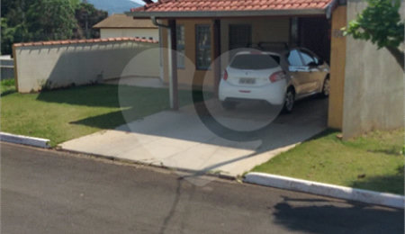 Casa à venda com 2 suítes no Centro, Águas de Lindóia, SP