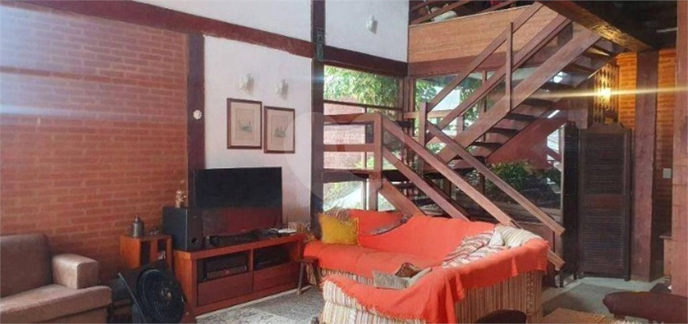 Casa à venda com 3 quartos, sendo 1 suíte, no condomínio Terras de São Francisco, Vinhedo - SP