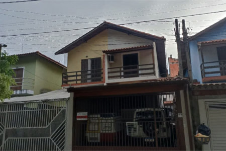 Sobrado à venda com 3 quartos, sendo 1 suíte, em Parque São George, Cotia, SP
