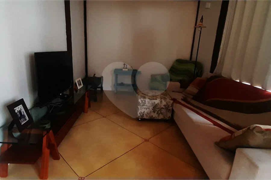 Casa à venda com 5 quartos, sendo 4 suítes, no condomínio Alpes da Cantareira, Mairiporã - SP