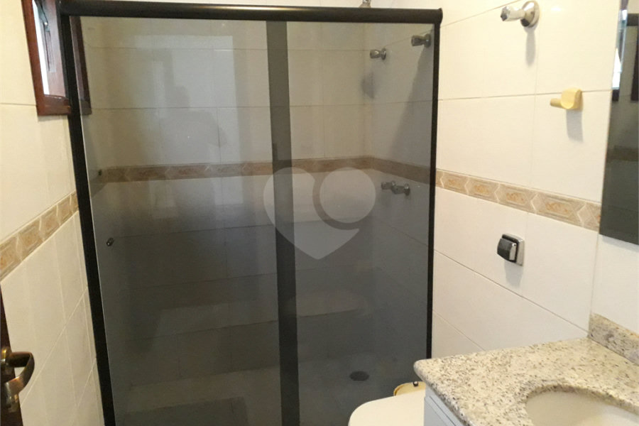 Mansão em condomínio, com 6 suites, e vagas para 15 autos....