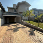 Casa à venda com 4 quartos, sendo 2 suítes,  no condomínio Arujá 5, Arujá - SP