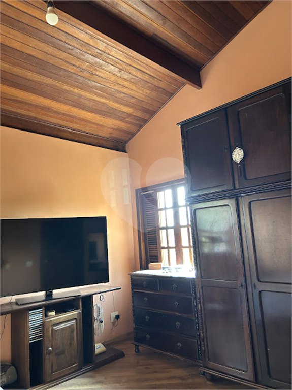 Casa à venda com 3 quartos, sendo 2 suítes, no condomínio Loteamento Haras El Passo, Mairiporã - SP