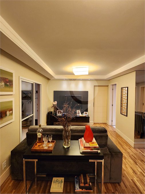 Apartamento à venda com 3 suítes em Vila Suzana, São Paulo, SP