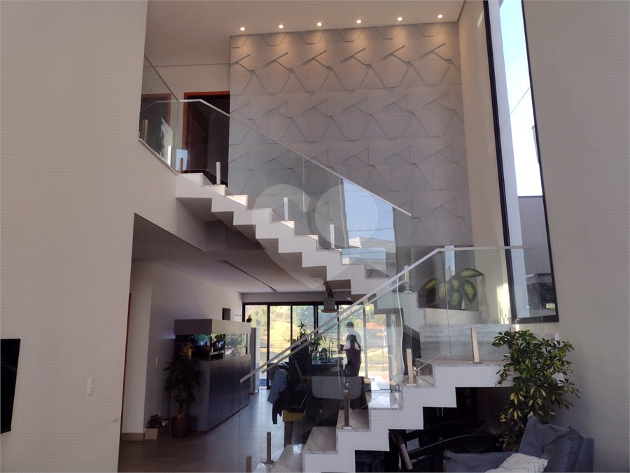 Casa à venda com 4 suítes no condomínio Residencial Villa do Sol, Valinhos - SP