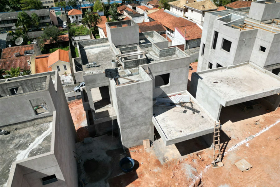 Casa à venda com 4 quartos, sendo 2 suítes, no condomínio Residencial Floresta, São Paulo - SP
