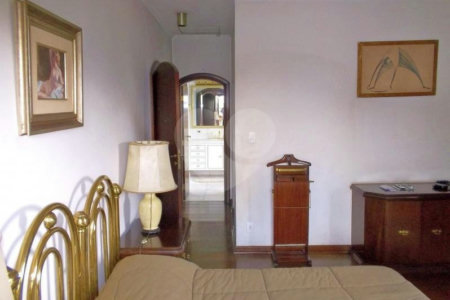 Sobrado à venda com 4 quartos, sendo 2 suítes, em Jardim Leonor, São Paulo, SP