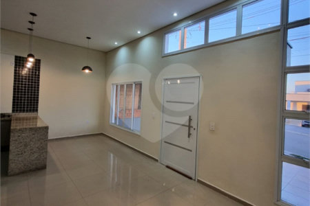 Casa à venda com 3 quartos, sendo 1 suíte, no condomínio Horto Florestal Villagio, Sorocaba - SP
